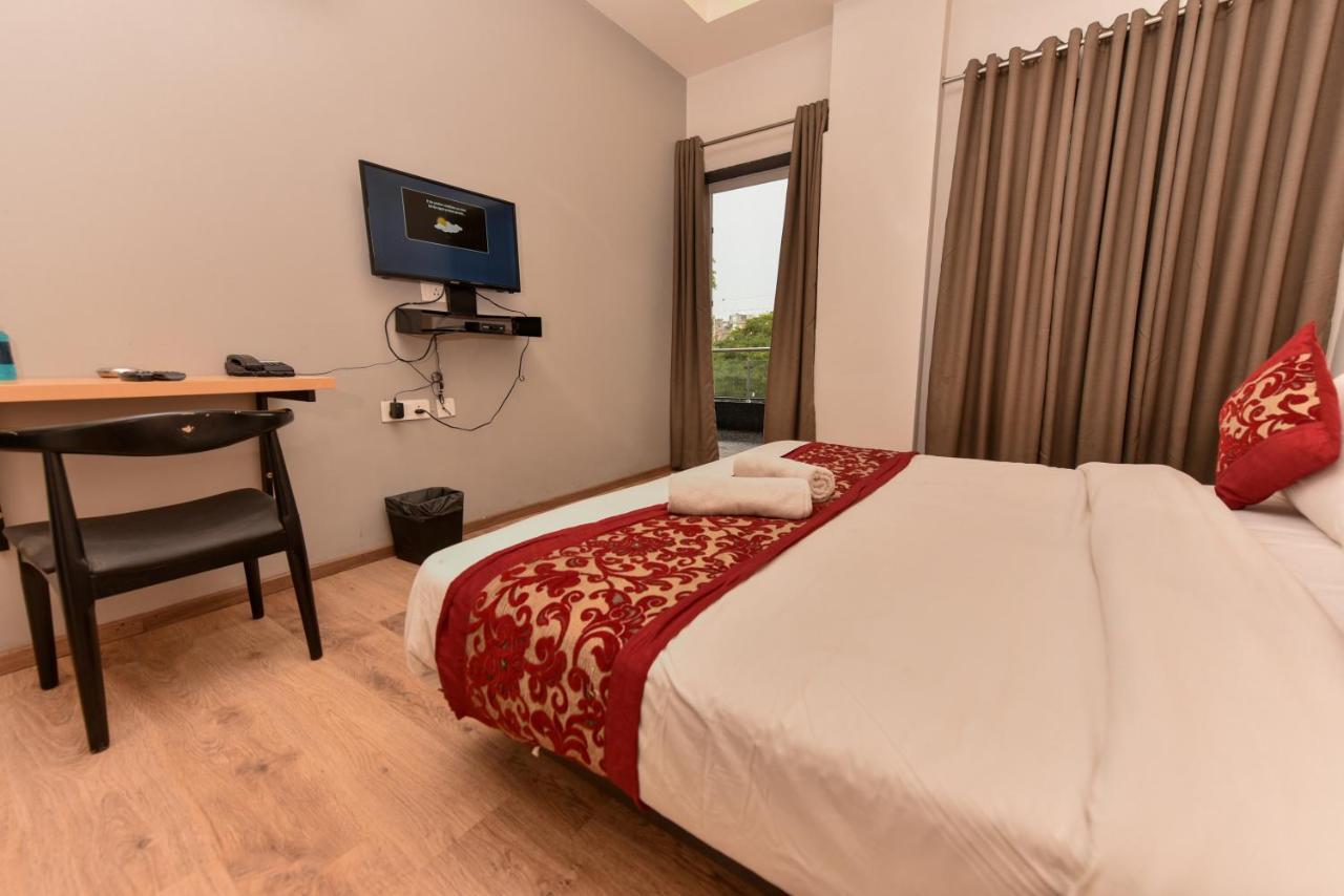 Hotel Red Saffron Nueva Delhi Exterior foto