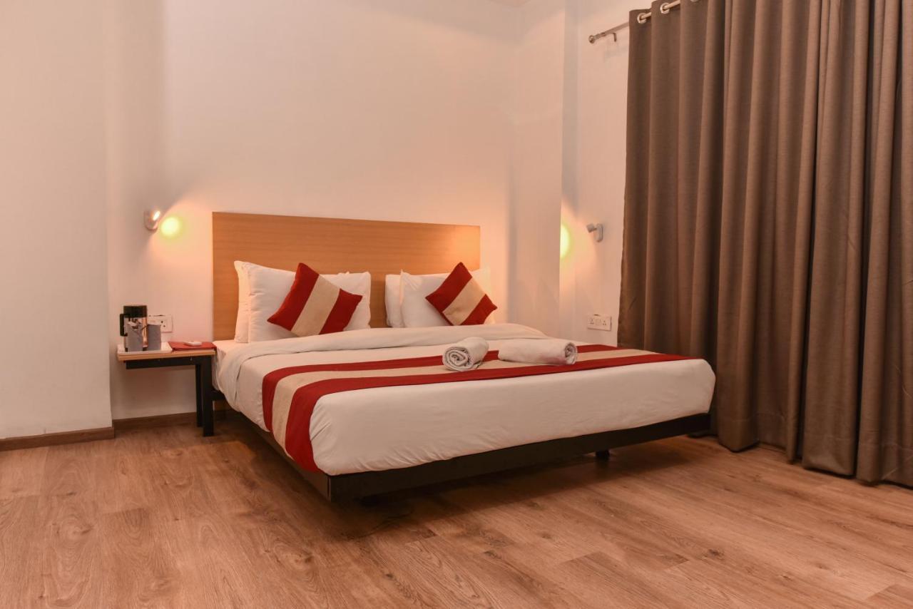 Hotel Red Saffron Nueva Delhi Exterior foto