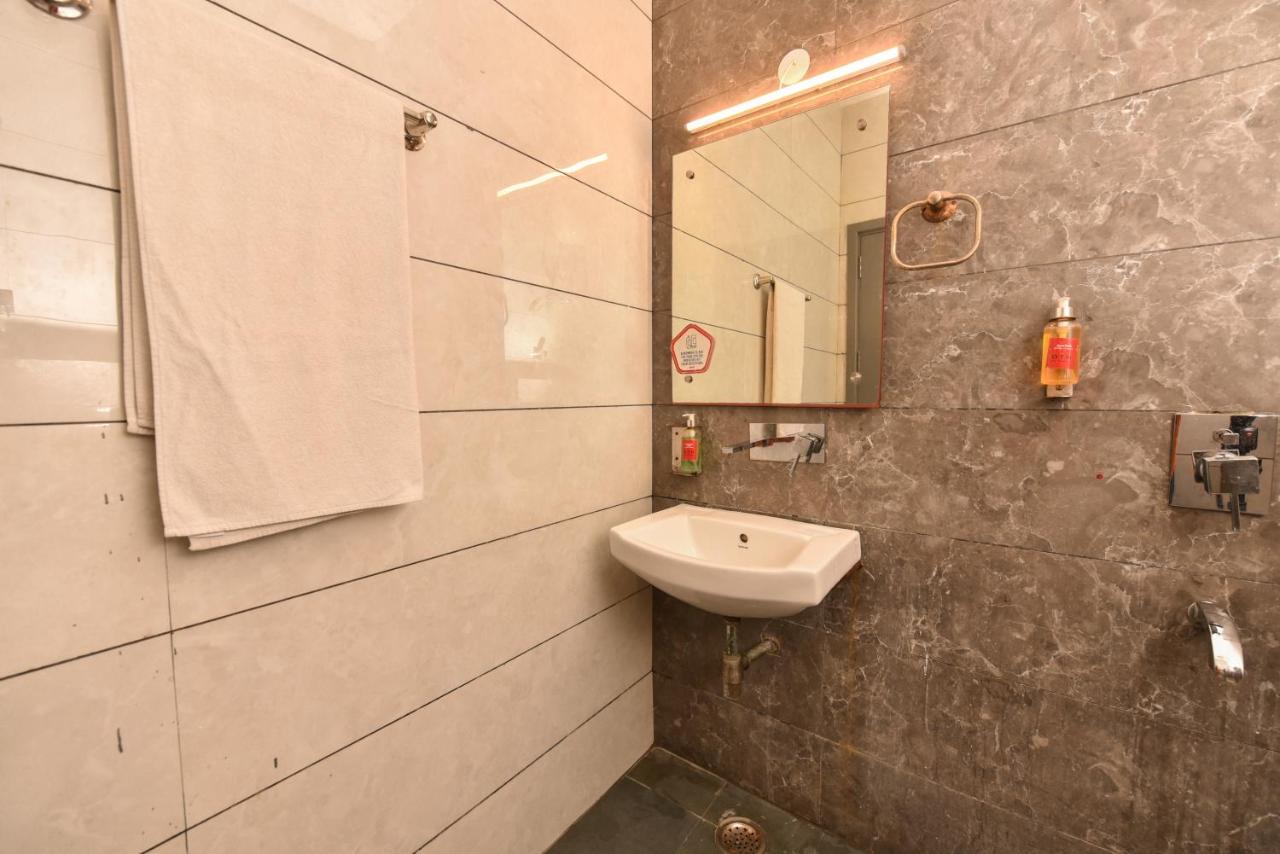 Hotel Red Saffron Nueva Delhi Exterior foto