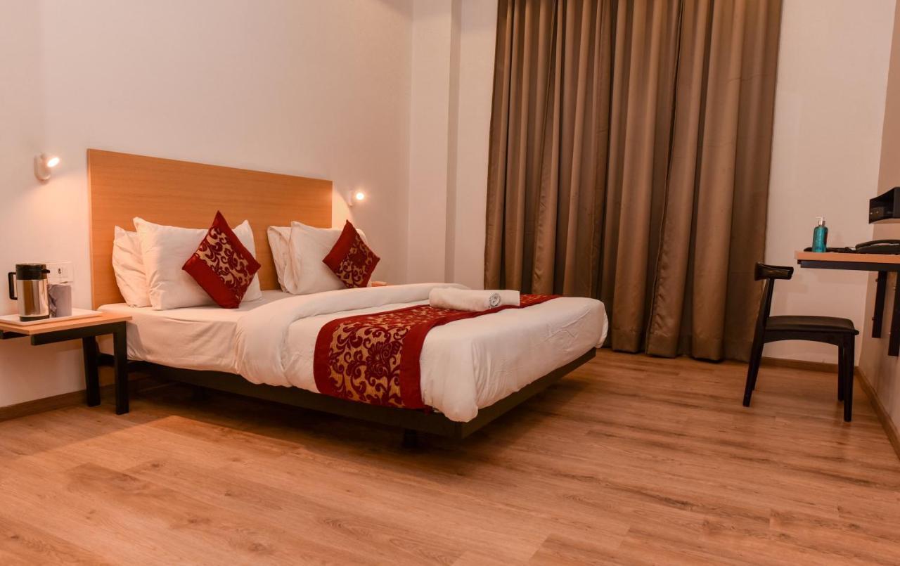 Hotel Red Saffron Nueva Delhi Exterior foto