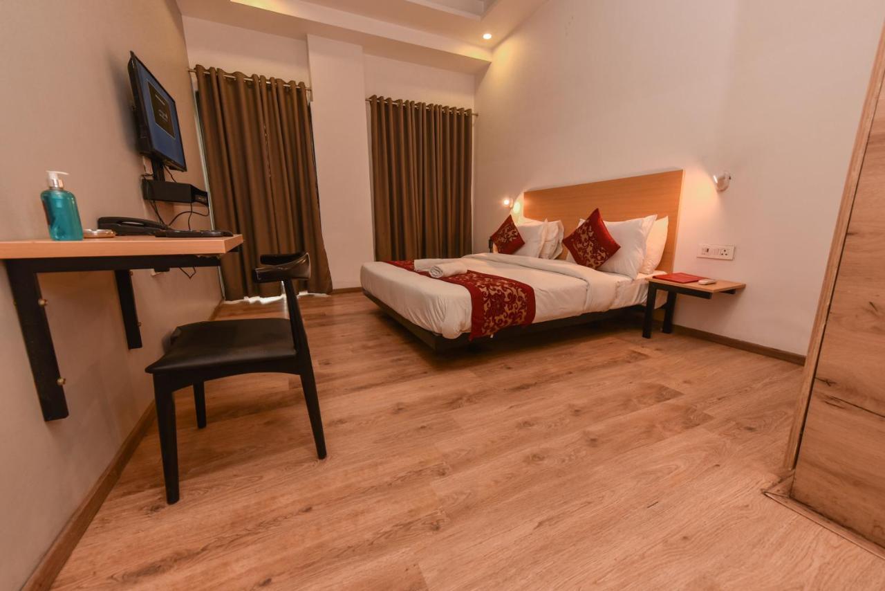 Hotel Red Saffron Nueva Delhi Exterior foto