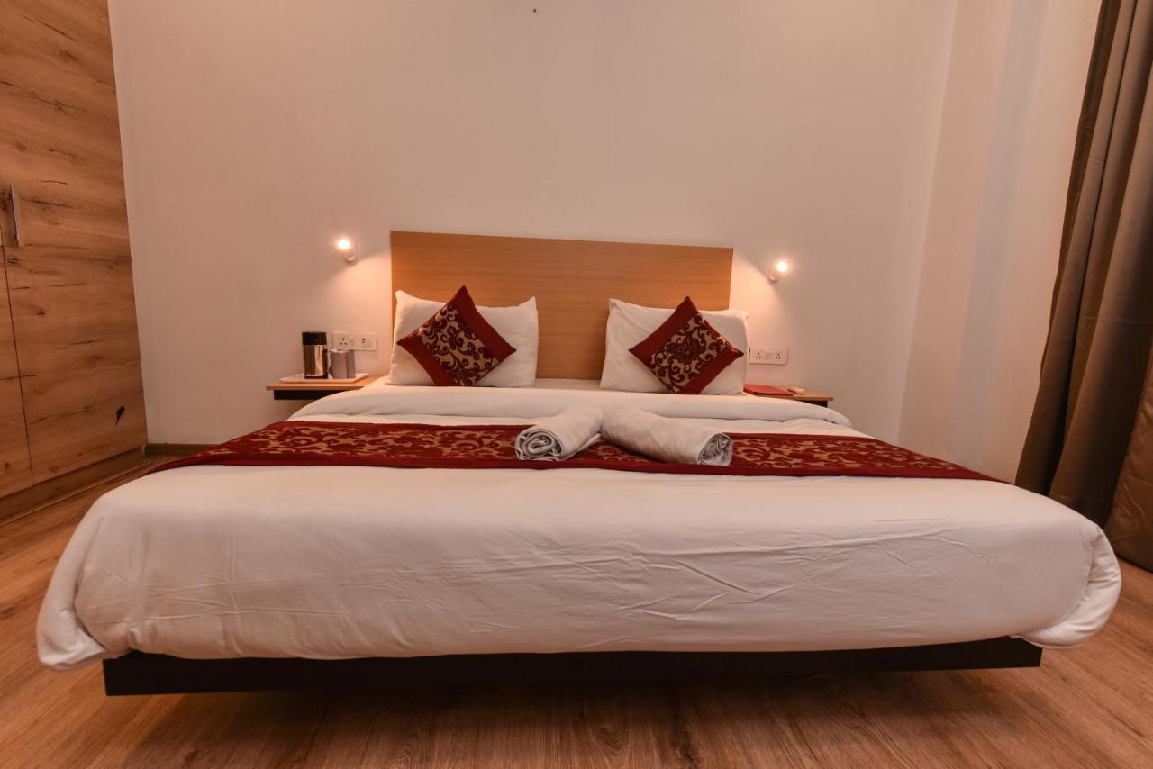 Hotel Red Saffron Nueva Delhi Exterior foto